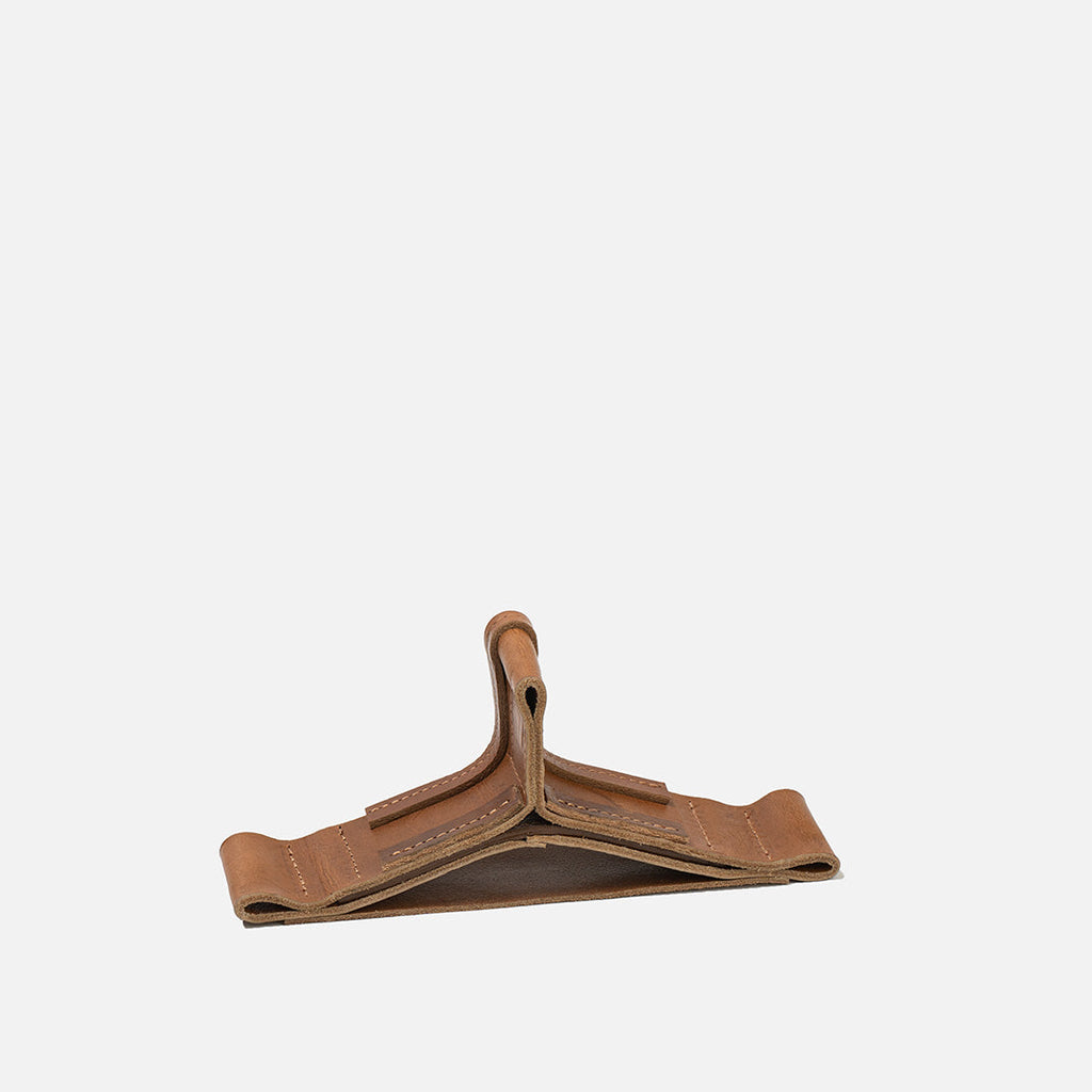 Geometric Goods Leder-Stand für AirPods Max